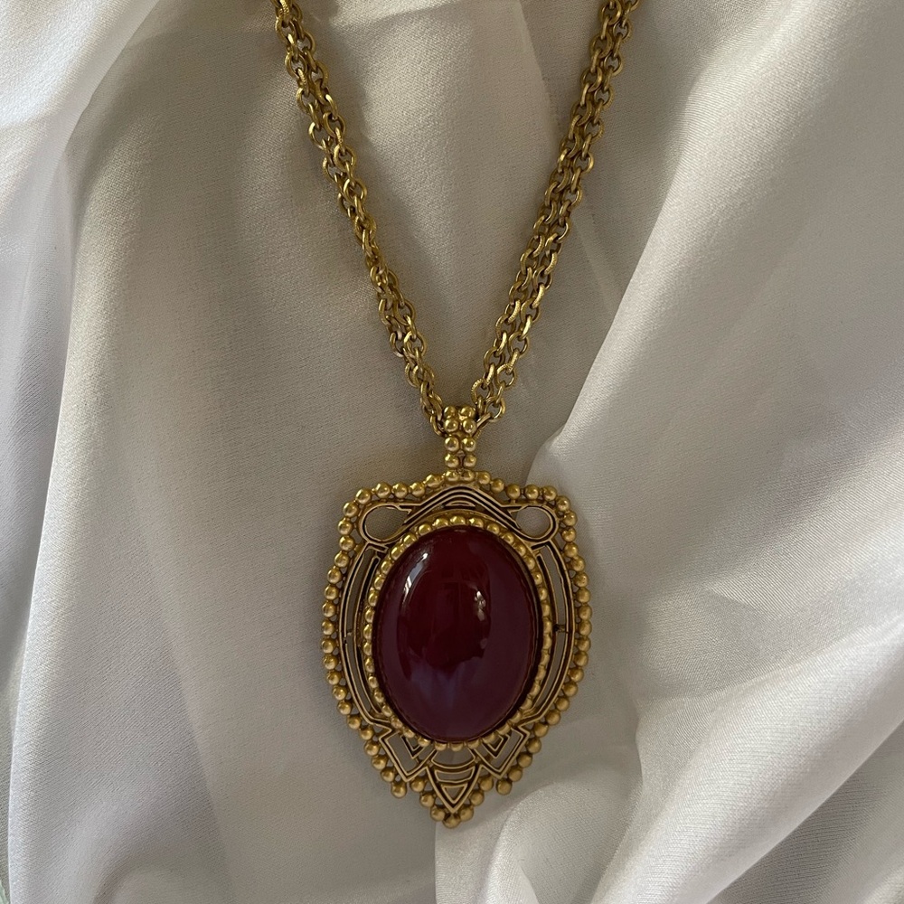 VINTAGE Stunning Red Cabochon set in 90's gold tone. Double chain, 28 inches.